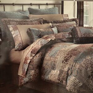 Crosscill King Comforter w/ two shams